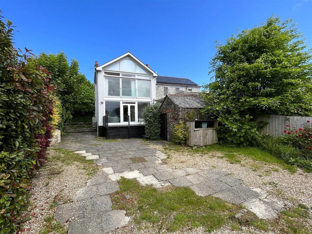 Horns Cross, Bideford 4 bed semidetached house £450,000