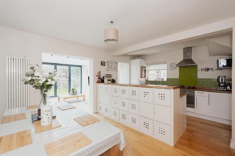 67 The Crescent, Epsom, KT18 7LJ