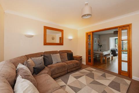 67 The Crescent, Epsom, KT18 7LJ