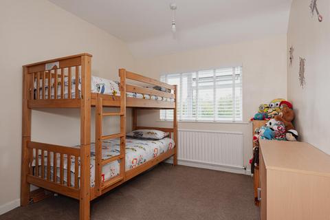 67 The Crescent, Epsom, KT18 7LJ
