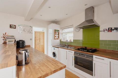 67 The Crescent, Epsom, KT18 7LJ