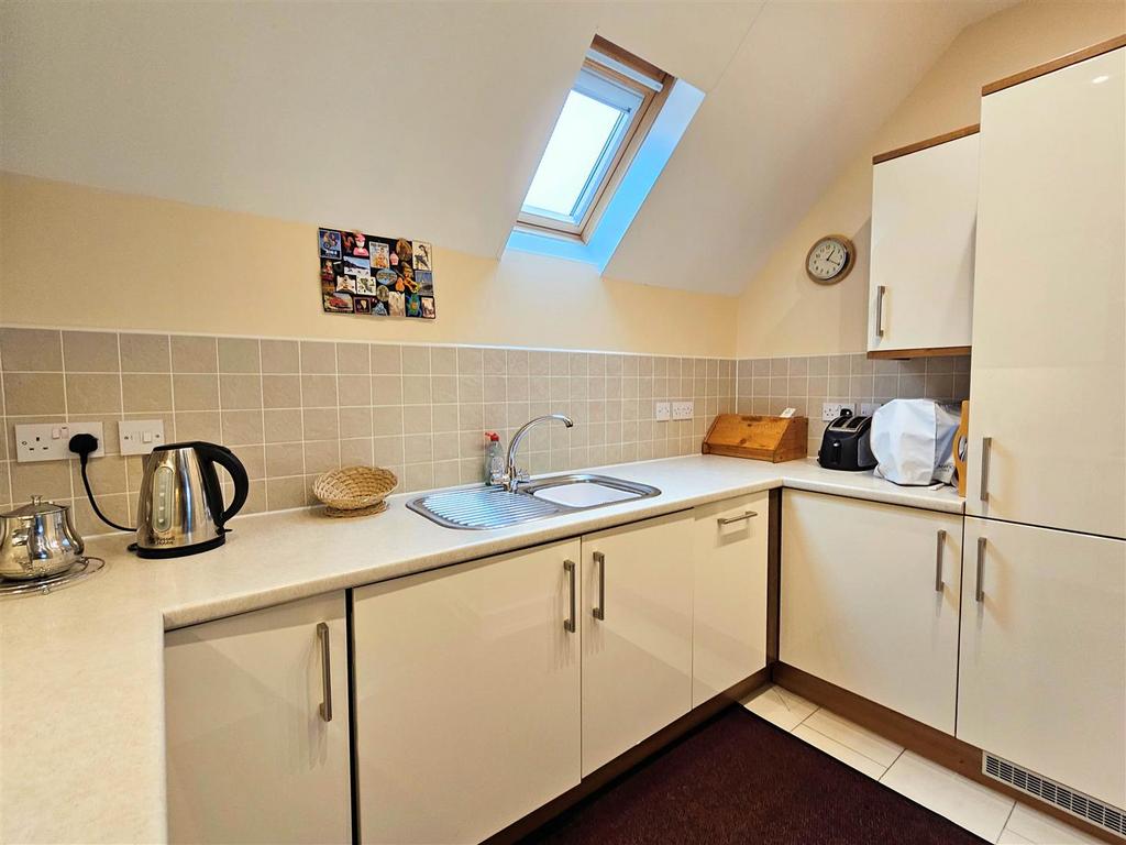 Kitchen 2.jpg