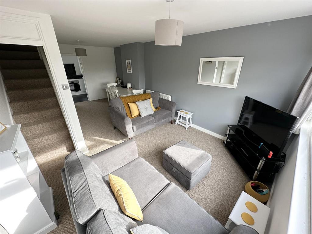 Insley Gardens, Hucclecote, Gloucester 3 bed terraced house for sale