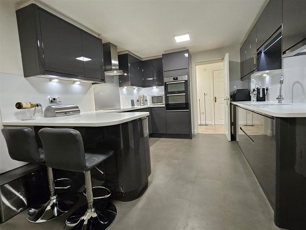 Dining kitchen
