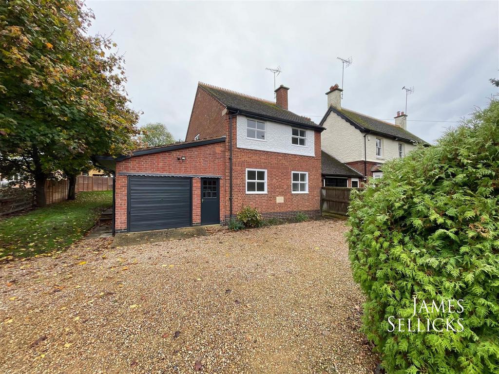Main Street, Medbourne, Market Harborough 4 bed link detached house for