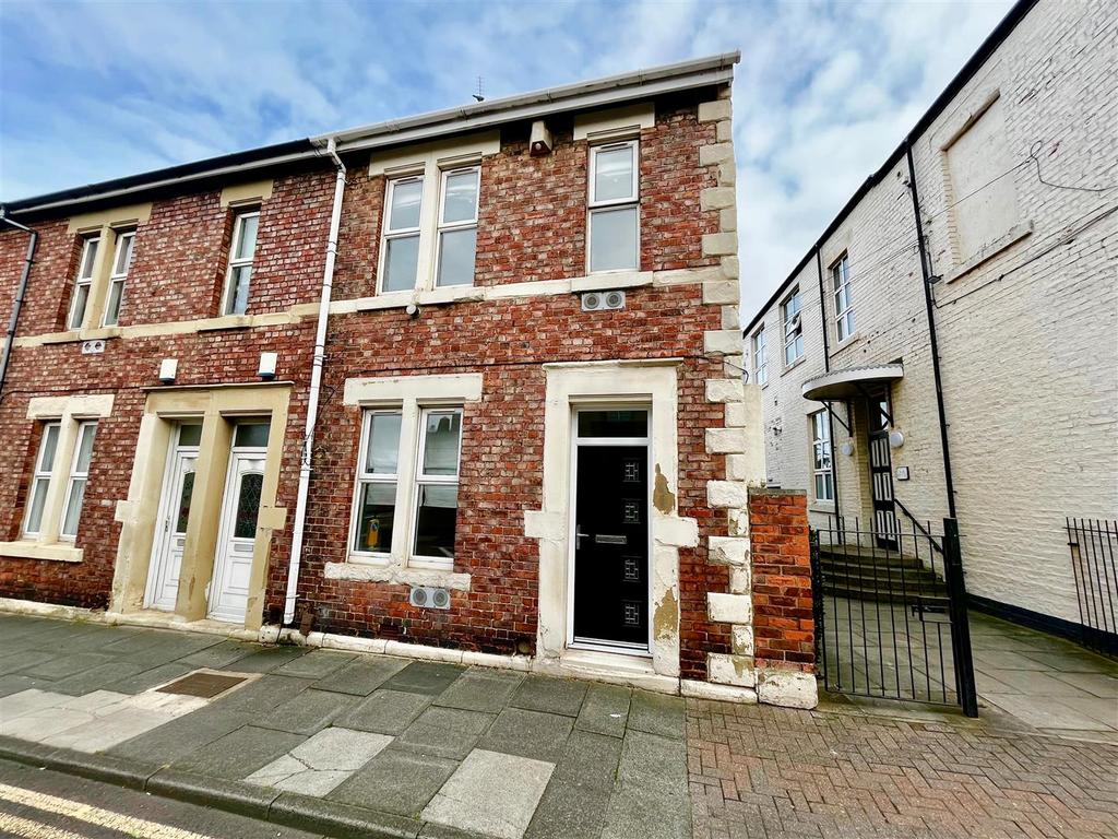 Prince Consort Road, Gateshead 2 bed terraced house for sale £125,000