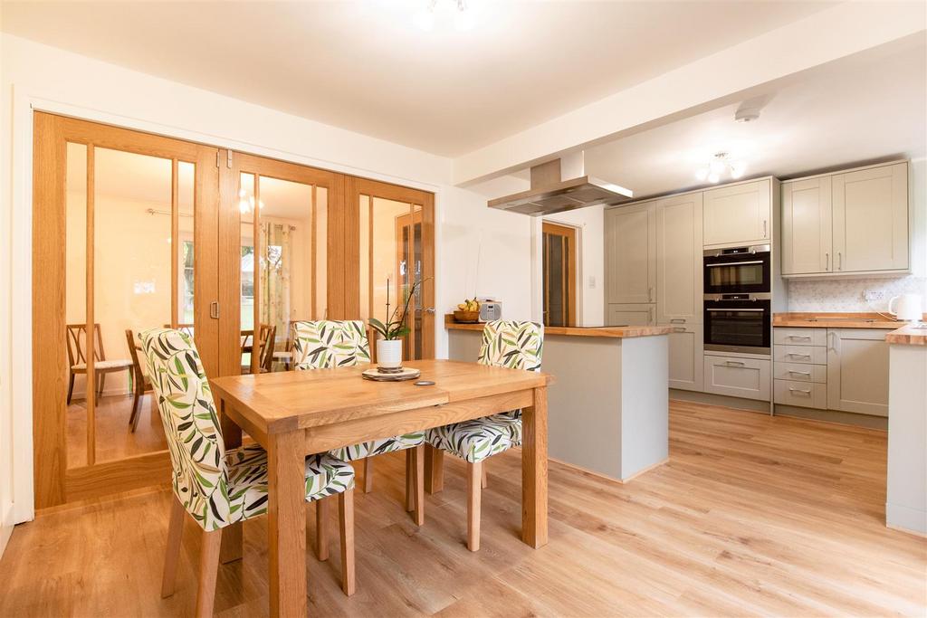 Holly Walk, Finedon, Wellingborough 4 bed detached house for sale £