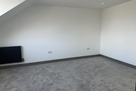 6 bedroom semi-detached house for sale, Ocean Road, Leicester