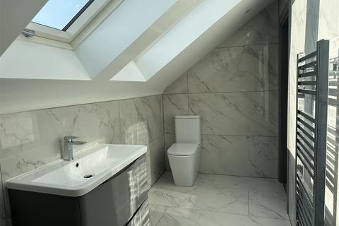 6 bedroom semi-detached house for sale, Ocean Road, Leicester