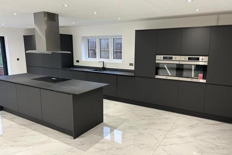 6 bedroom semi-detached house for sale, Ocean Road, Leicester