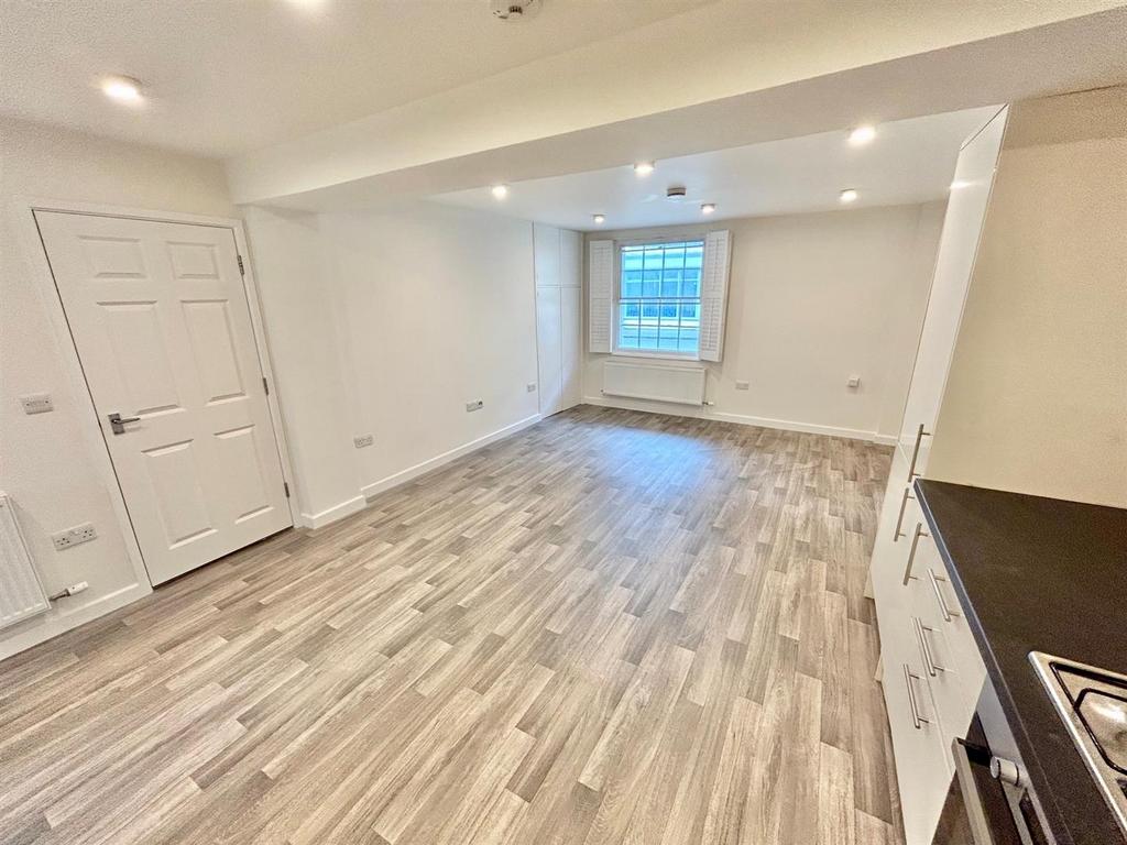 The Causeway, Chippenham 1 bed flat for sale £140,000