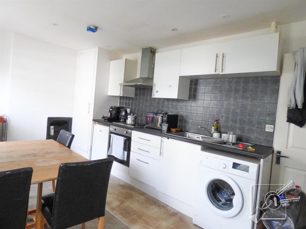 Dining/Kitchen