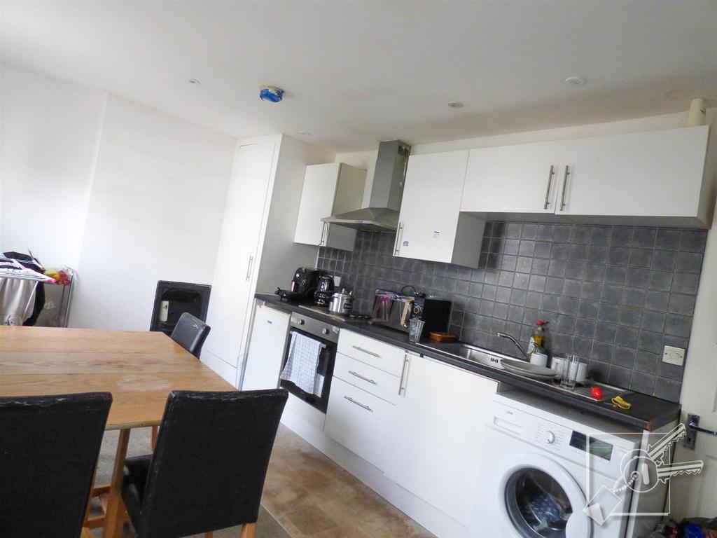 Dining/Kitchen