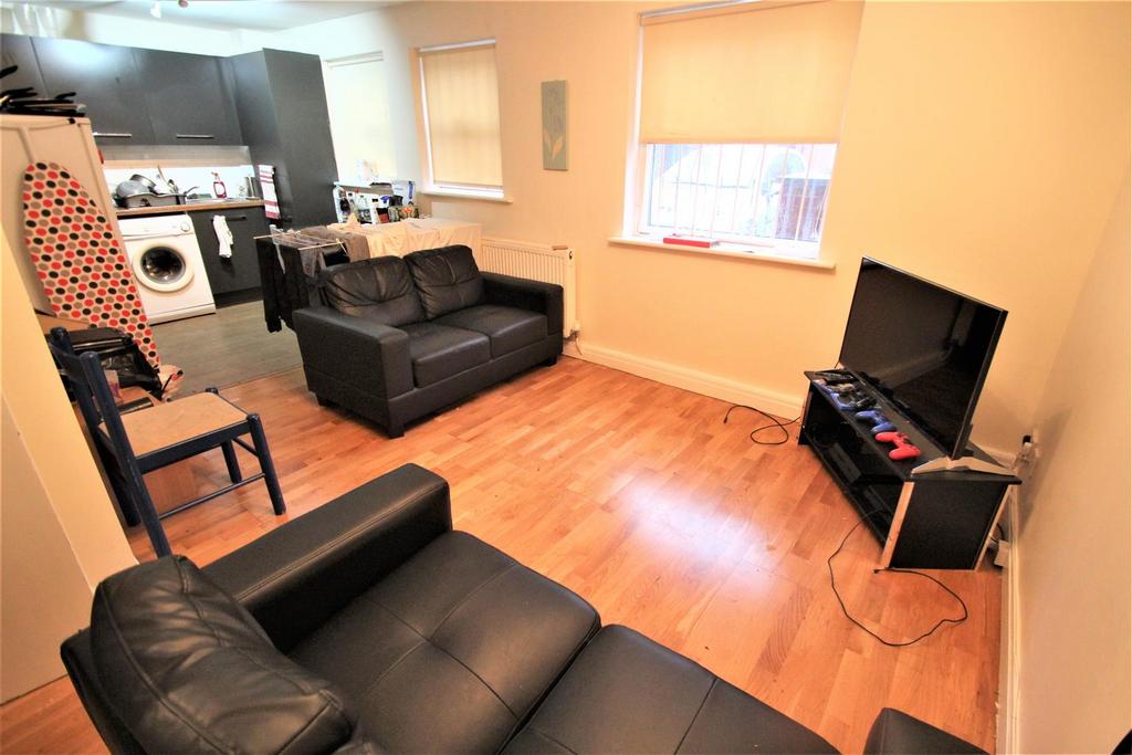 Headingley Rise, Welton Road, Leeds... 3 bed apartment £1,625 pcm (£