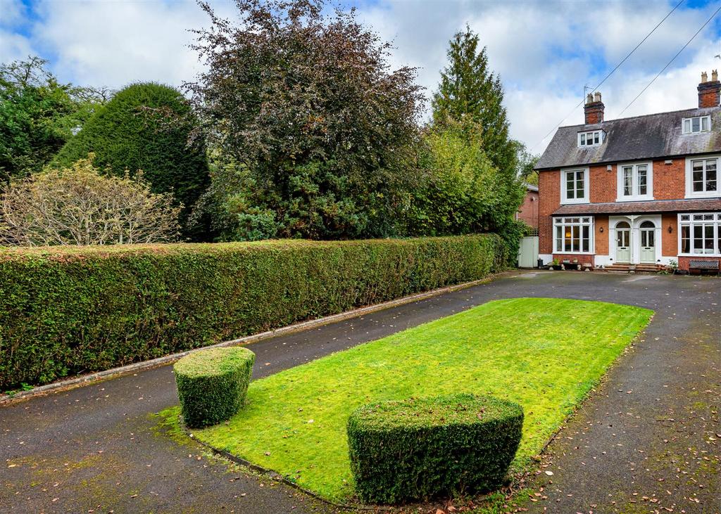 Fernleigh, 35 Oaken Lanes, Codsall 5 bed semidetached house for sale
