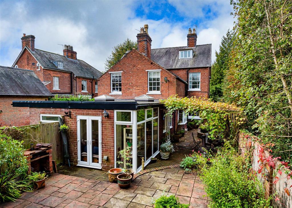 Fernleigh, 35 Oaken Lanes, Codsall 5 bed semidetached house for sale