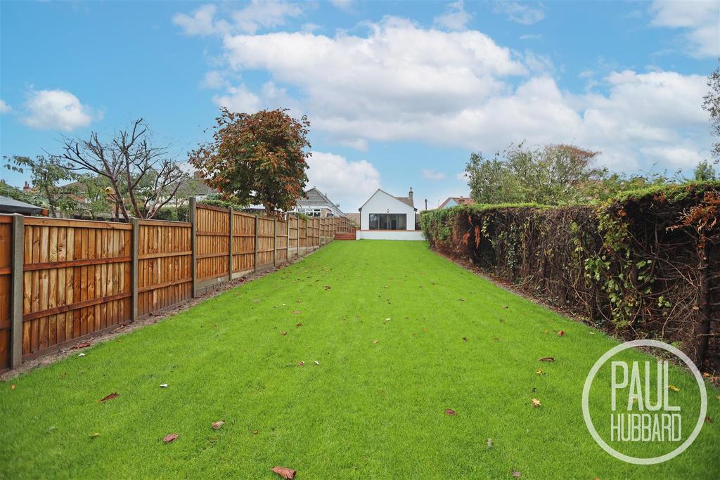 Stradbroke Road, Pakefield, NR33 3 bed detached bungalow for sale £