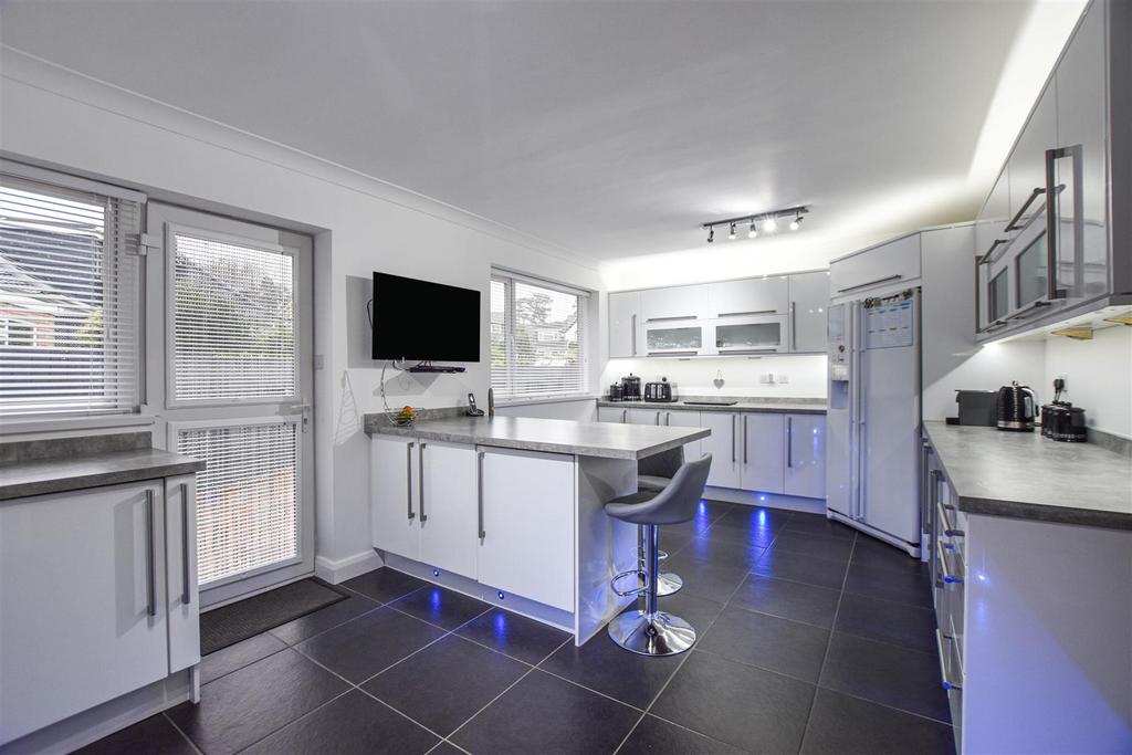Braids Walk, Kirk Ella, Hull 4 bed detached house for sale £400,000