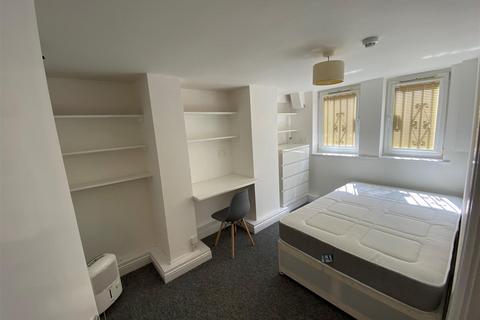 5 bedroom terraced house to rent - Hartley Crescent, Woodhouse, Leeds, LS6 2LL