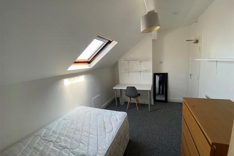 5 bedroom terraced house to rent - Hartley Crescent, Woodhouse, Leeds, LS6 2LL