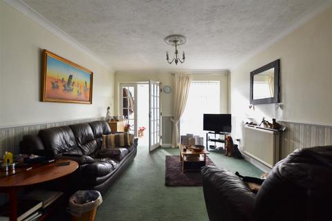 3 bedroom semi-detached house for sale - Holland Gardens, Fleet GU51