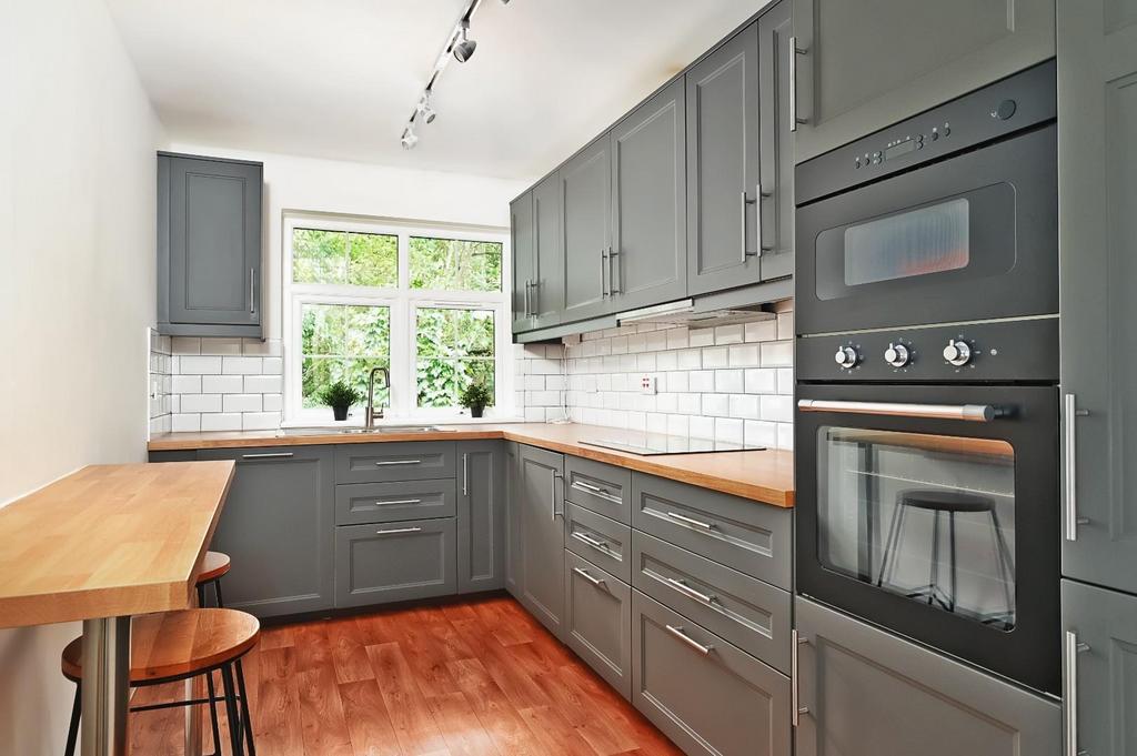 23 regency court bn1 (1).jpg