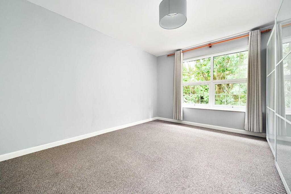 23 regency court bn1 (9).jpg