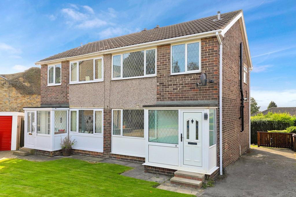 Valley View Road, Ossett, West Yorkshire, WF5 3 bed semidetached house