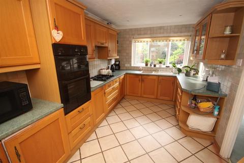 60 Rolleston Avenue, Petts Wood, Orpington, BR5 1AL