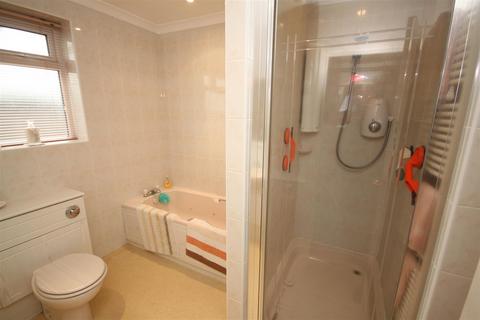 60 Rolleston Avenue, Petts Wood, Orpington, BR5 1AL