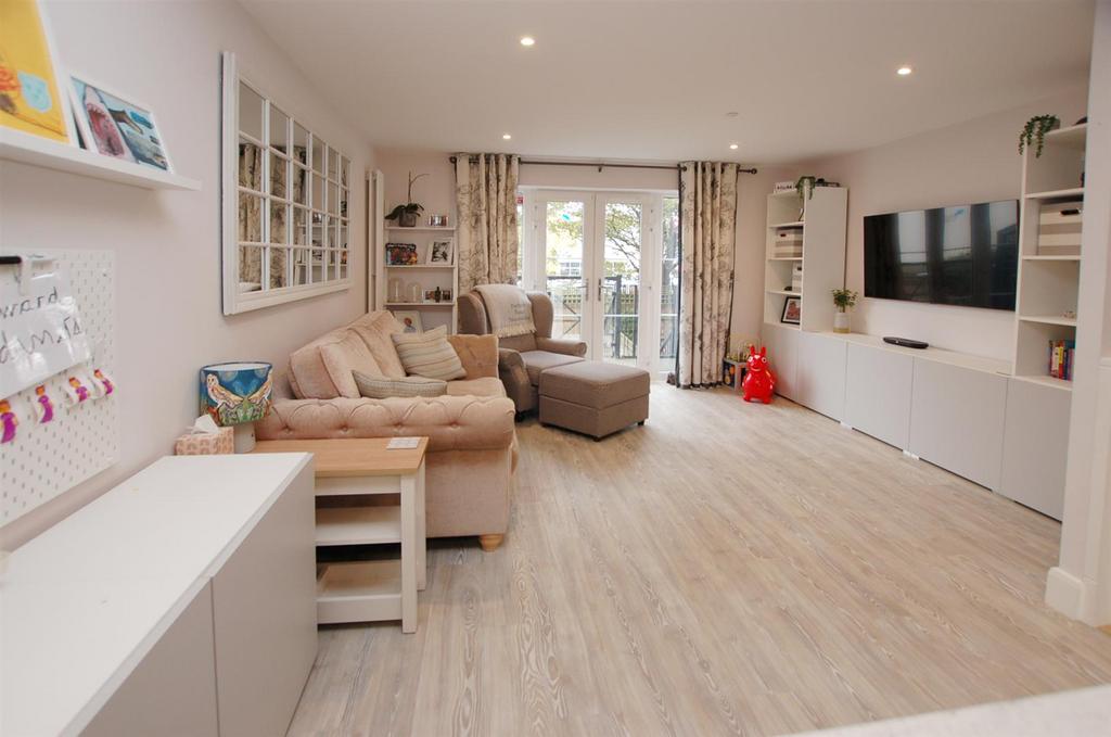 Crabapple Road, Tonbridge 4 bed terraced house £450,000