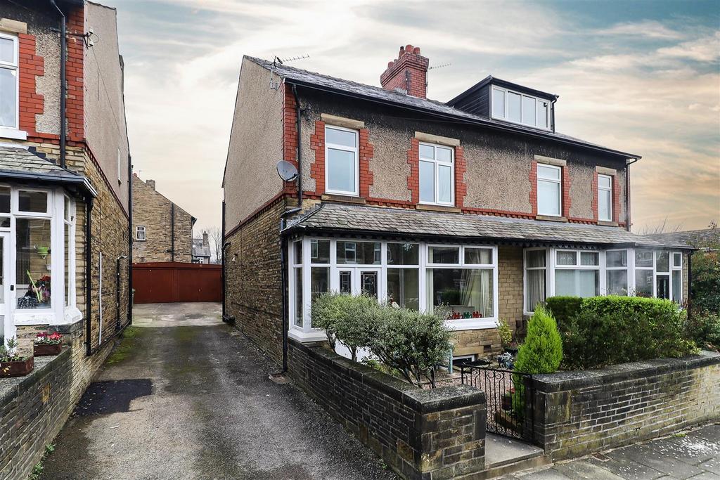 St. Ives Road, Skircoat Green, Halifax 4 bed semidetached house £