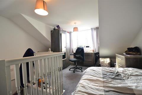 4 bedroom terraced house to rent, Warwards Lane, Birmingham B29