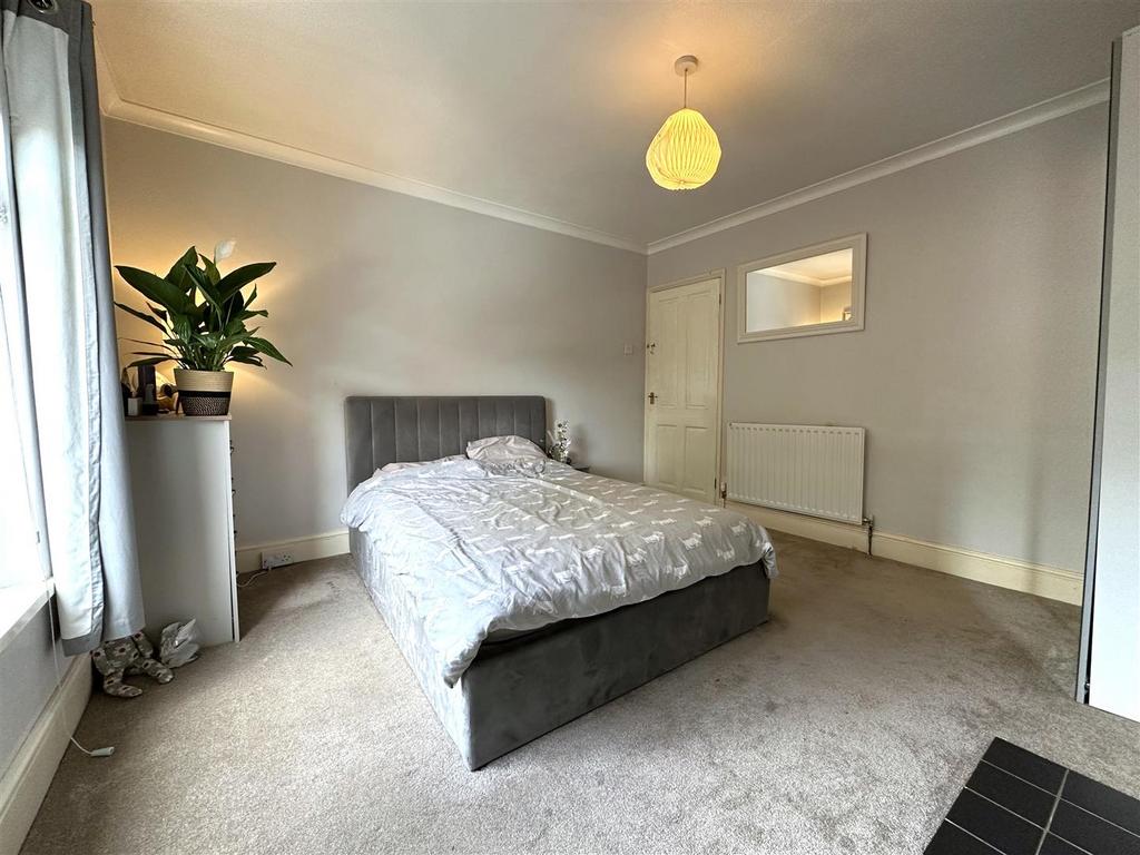 Master Bedroom 271