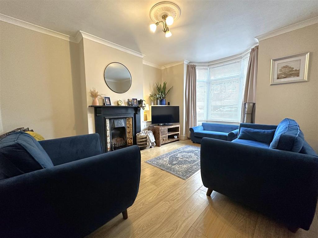Bay-Fronted Lounge 339
