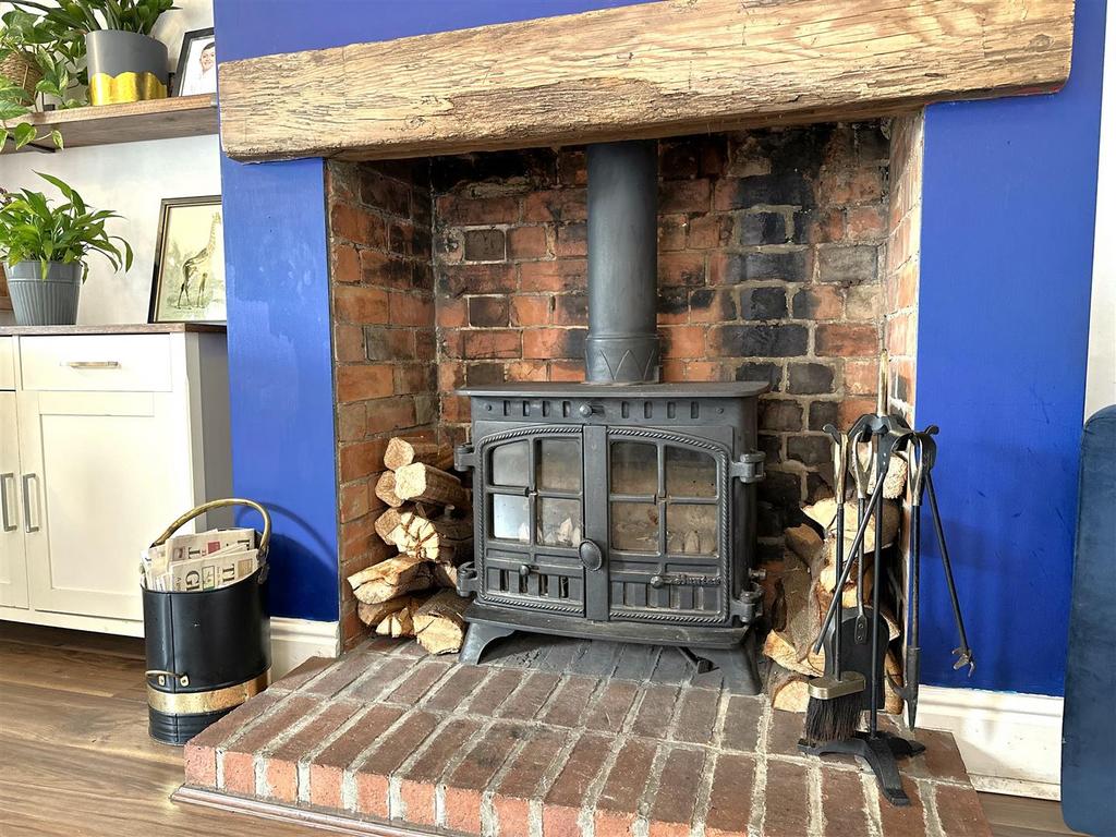 Fireplace With Inset Log Burner 308