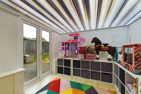 53 Hawk Close, Abbeydale, Gloucester, GL4 4WE