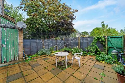 49 Midsummer Avenue, Hounslow, TW4 5AY