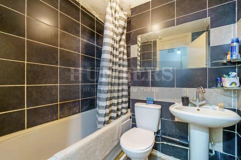 49 Midsummer Avenue, Hounslow, TW4 5AY