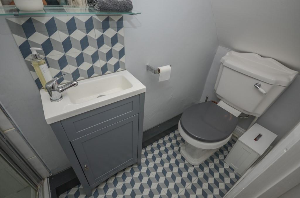 En-suite pic 2.jpg