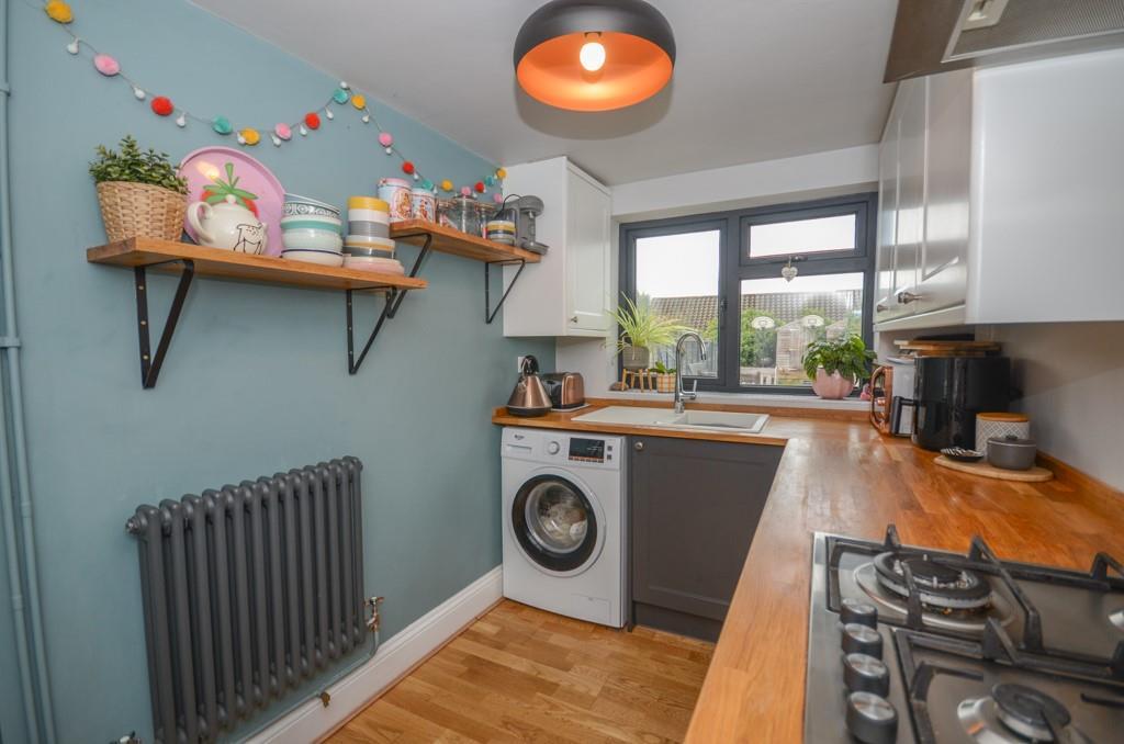 Kitchen pic 2.jpg