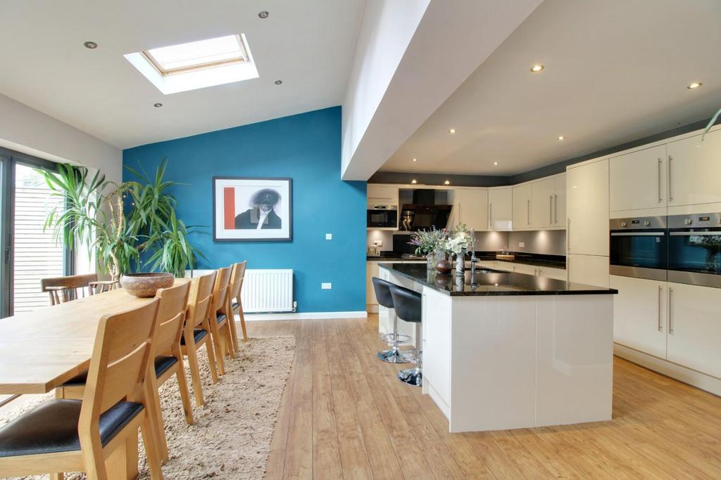 Kitchen (8).jpg