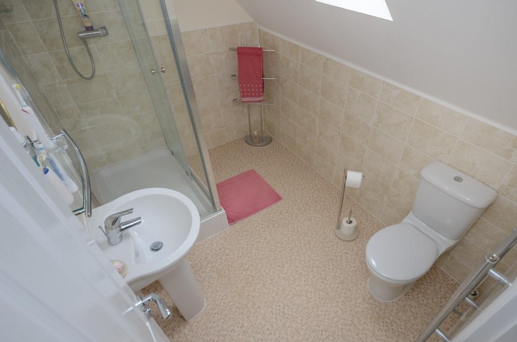 Master ensuite.jpg