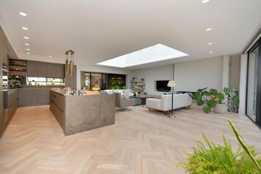 Living/kitchen