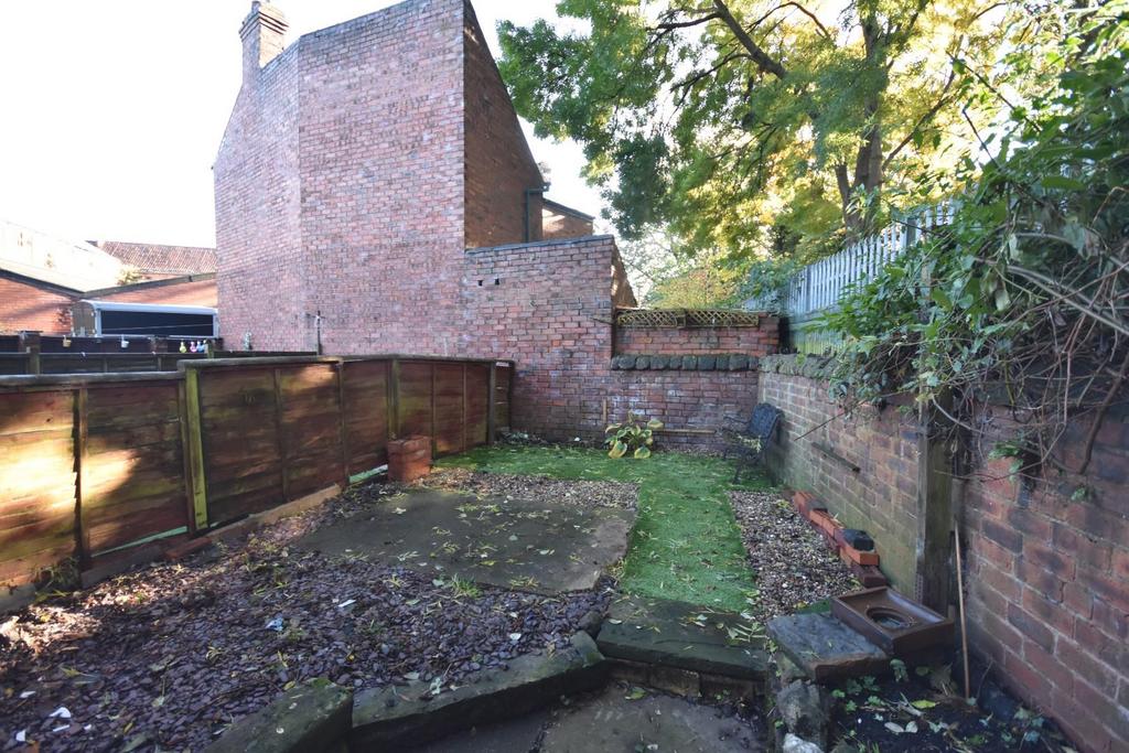 Walton Fields Road, Brampton, Chesterfield, S40 2DT 1 bed end of