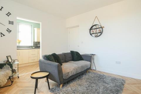 2 bedroom flat for sale, Town Street , Pudsey, LS28 5EN