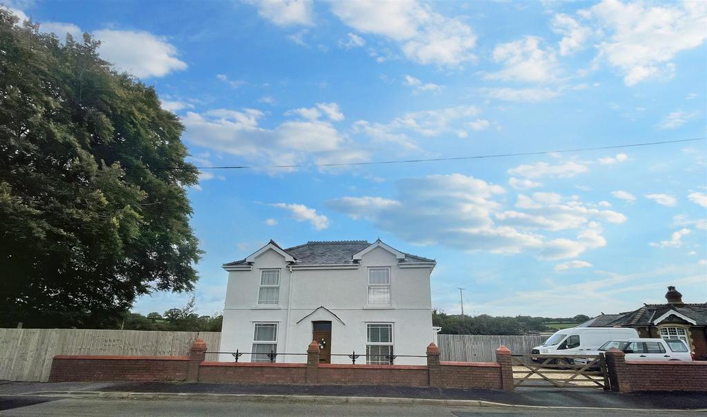 Llanddarog, Carmarthen 3 bed detached house for sale £400,000