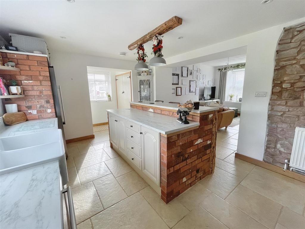 Llanddarog, Carmarthen 3 bed detached house for sale £400,000