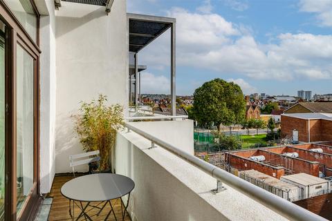 2 bedroom apartment for sale, Kimberley Road, London NW6