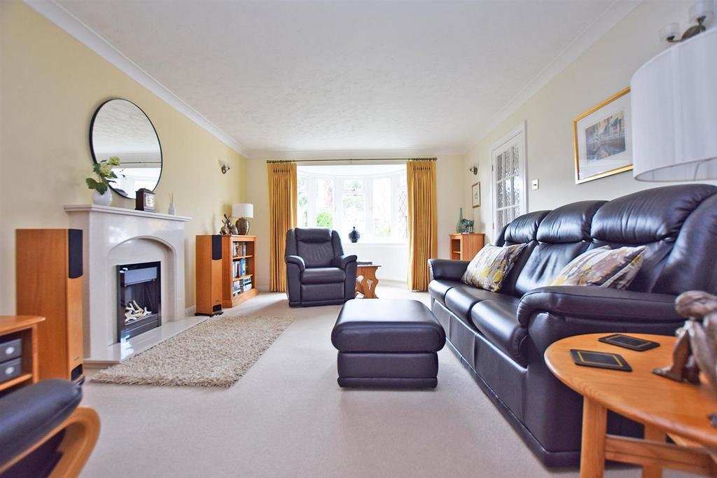 Jefferson Drive, Rainham 4 bed detached house £525,000